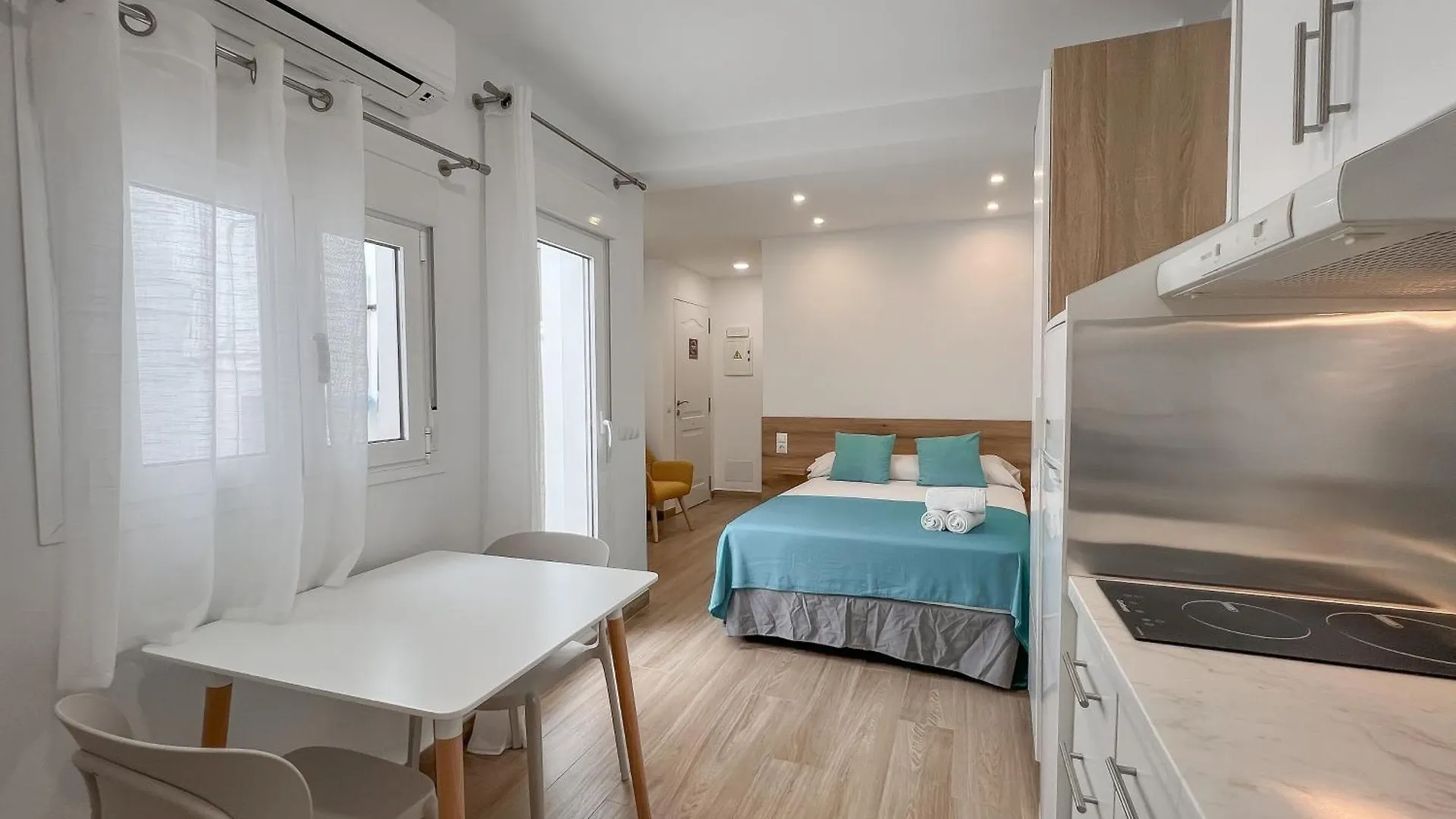 Sunsands Studio 1ºb Playa76 Carihuela contacts